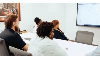 Bước Đi Chiến Lược: Cách ViewSonic ViewBoard Giúp Nhà Phân Phối Giải Bài Toán Công Nghệ Hiện Đại