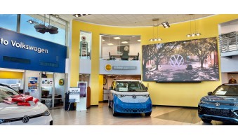 Đại lý ô tô làm mới showroom với màn hình LED ViewSonic 231 inch