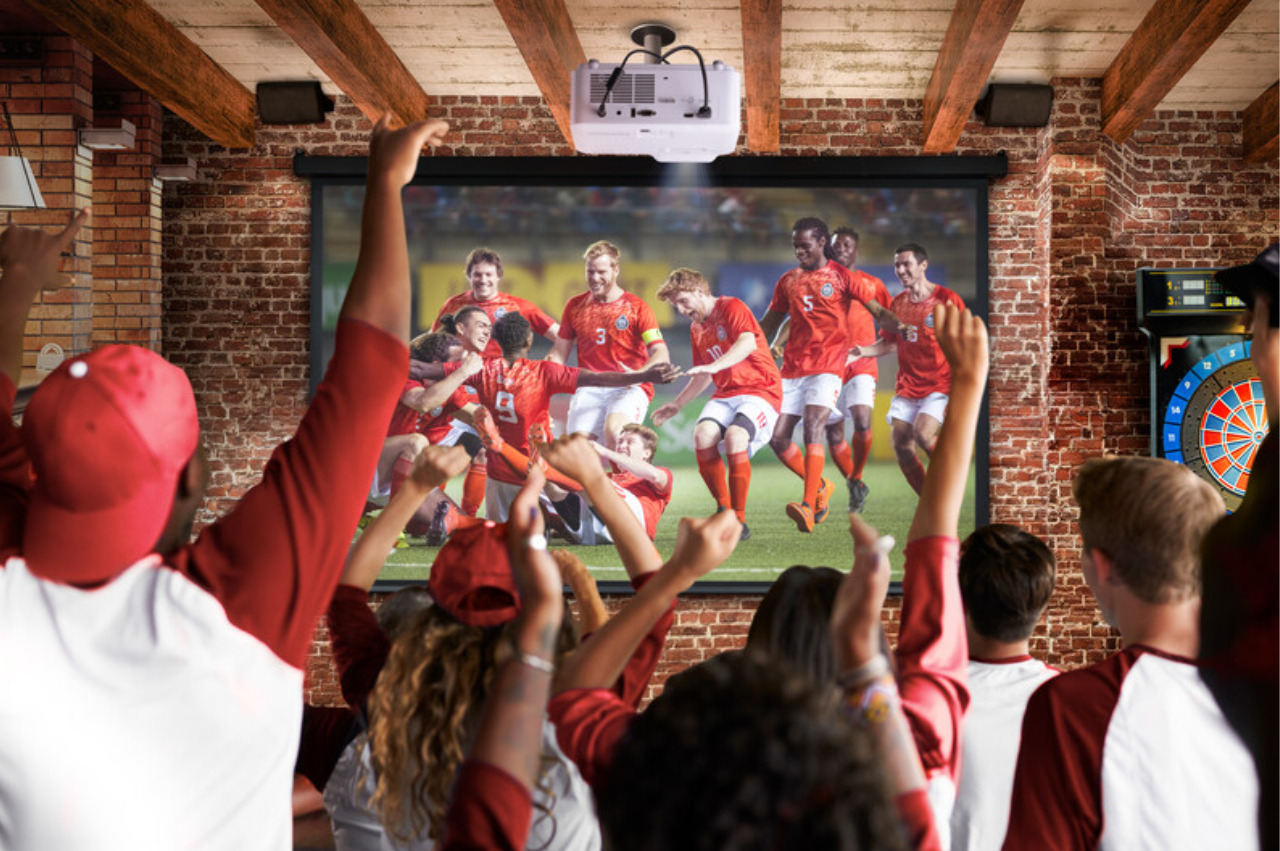 Máy chiếu xem thể thao